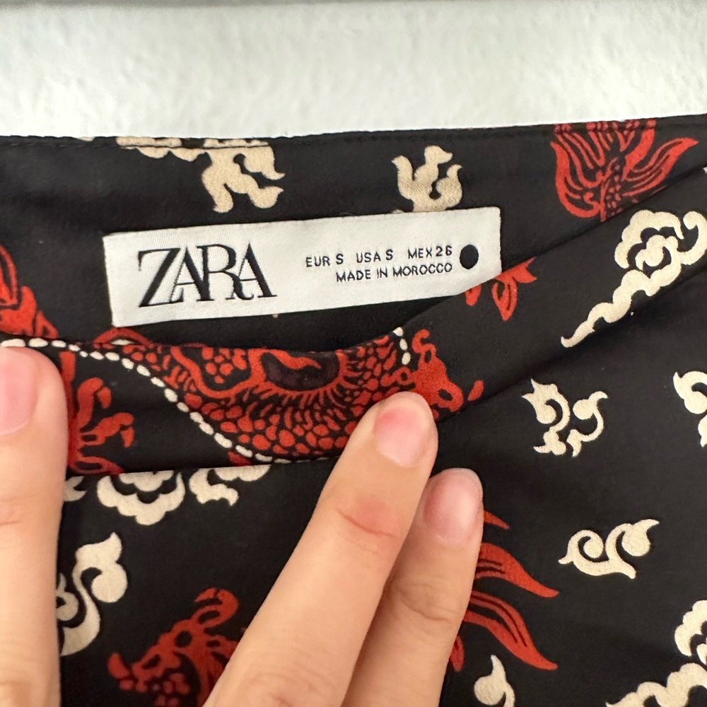 ZARA Black and Red Dragon Print Mini Skirt small - Picture 4 of 4